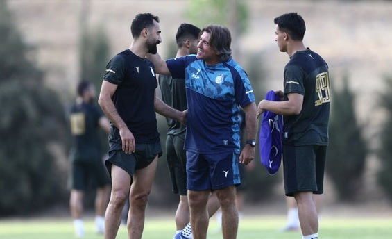 دروازه بان سابق آبی ها مشتری مهاجم استقلال شد- تاج من