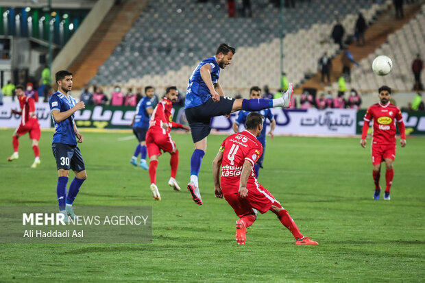 پرسپولیس بازهم امتیاز از دست می‌دهد/خط حمله استقلال باید بهتر شود- تاج من