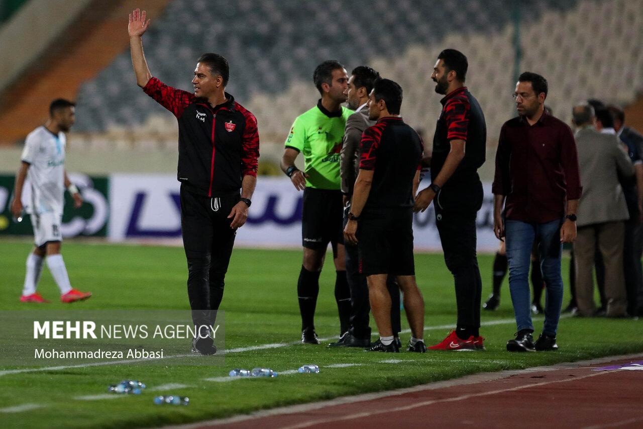 گل‌محمدی این بار تسلیم می‌شود؟/ مربی پرسپولیس پیشنهادی ندارد- تاج من